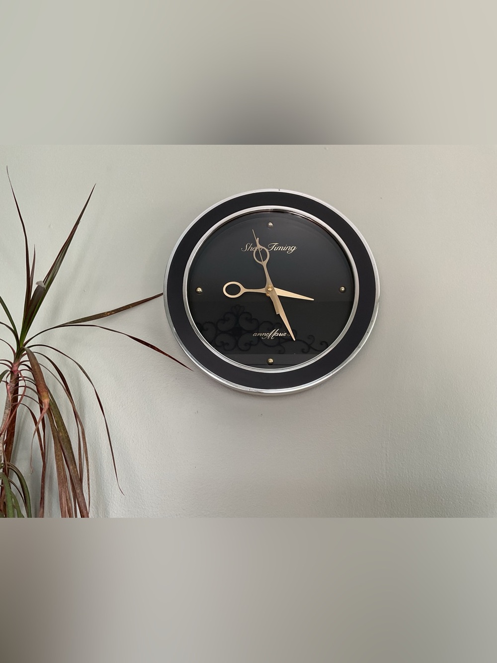 Vintage Anne Marie "Shear Timing" Salon Wall Clock –Scissors Hands– Works Great!